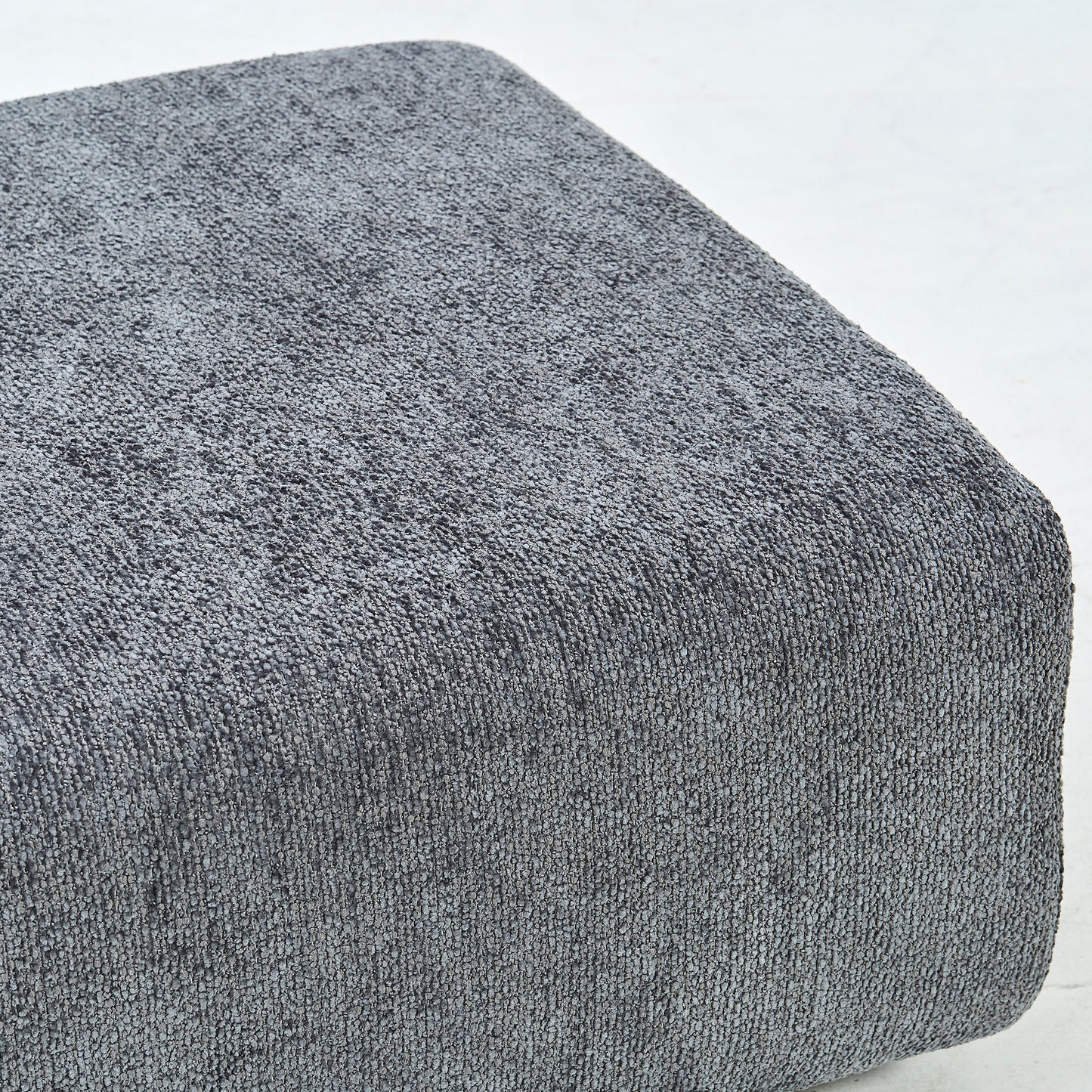 Aurora Ottoman in Mikah Ashen